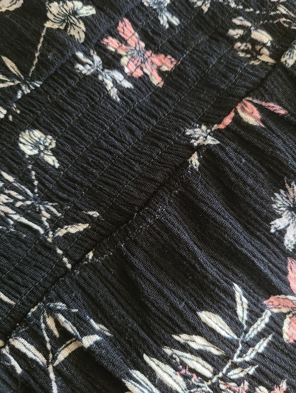Kismet Black Floral Blouse W. Buttons - Picture 15 of 16